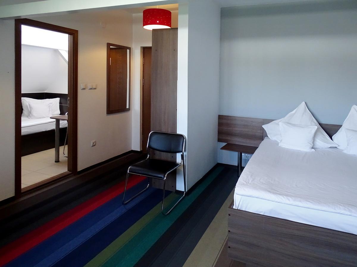 Prince Hotel เมียร์คูรา-ชุค ภายนอก รูปภาพ