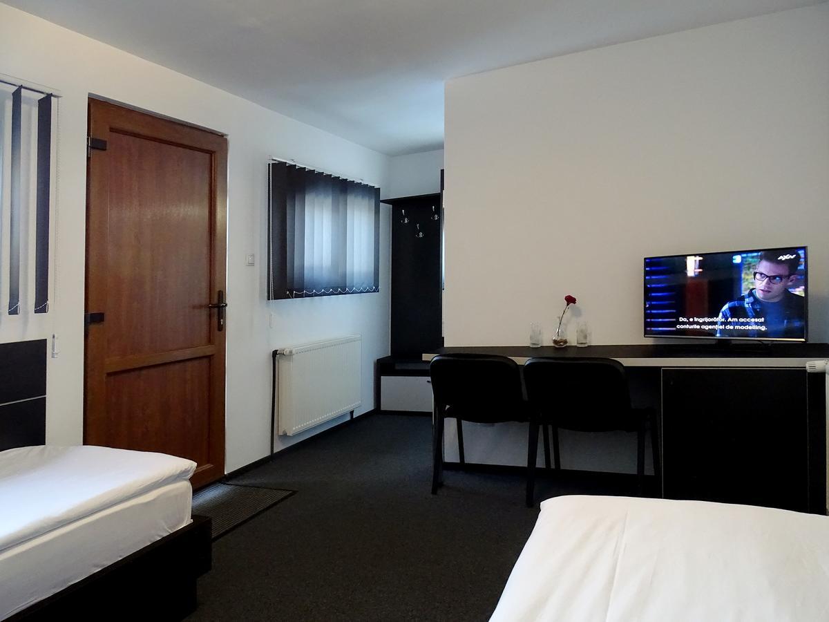 Prince Hotel เมียร์คูรา-ชุค ภายนอก รูปภาพ