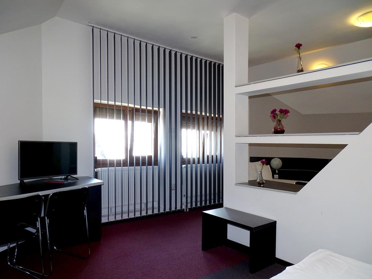 Prince Hotel เมียร์คูรา-ชุค ภายนอก รูปภาพ